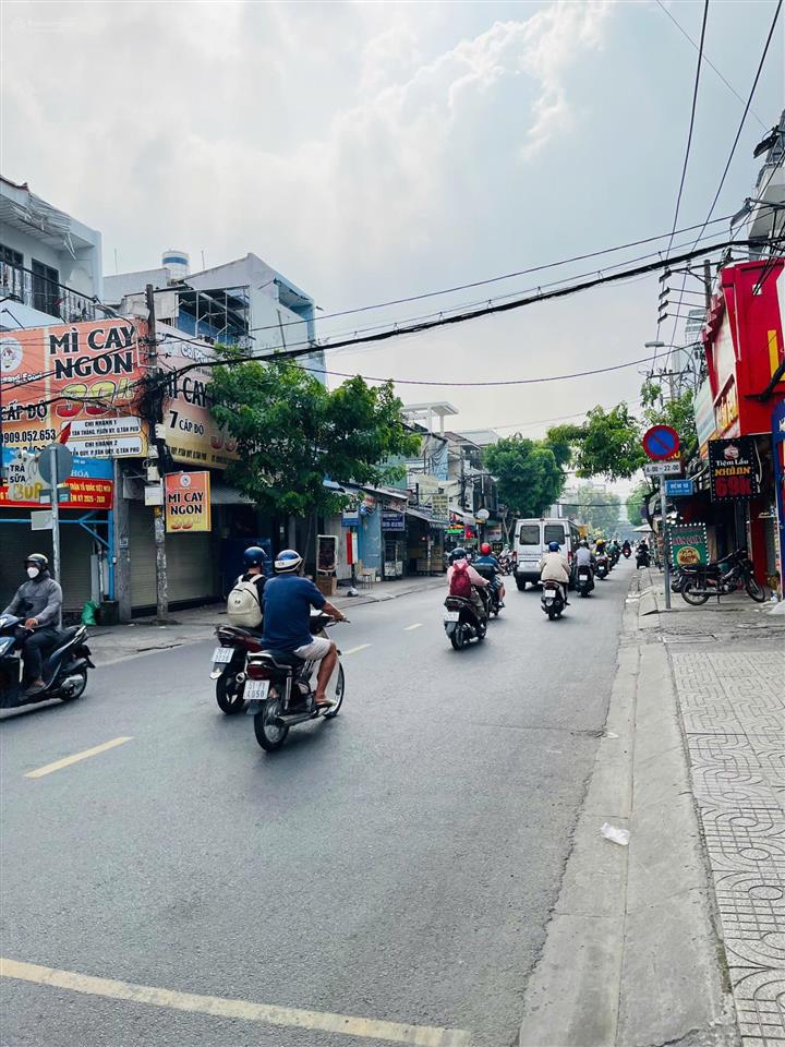 Bán nhà mt đường tân quý đoạn sát siêu thị aeon mall (5x21m vuông) 3 tầng, cho thuê dài hạn