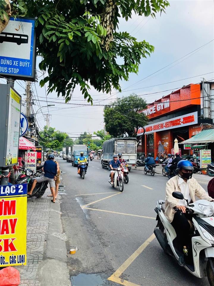 Bán nhà mt đường tân quý đoạn sát siêu thị aeon mall (5x21m vuông) 3 tầng, cho thuê dài hạn