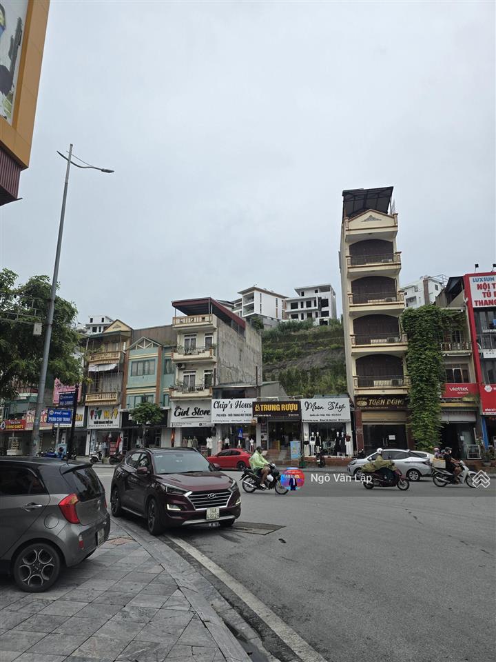 Bán nhà mặt chính cái dăm 8 tỷ đang cho thuê dòng tiền ổn