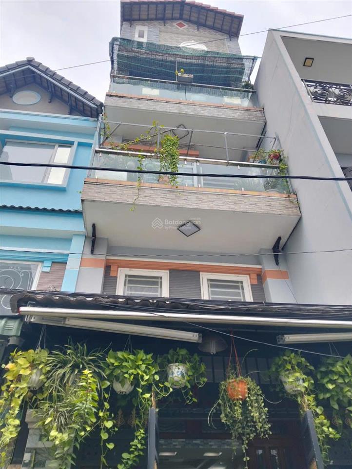 Bán nhà riêng hẻm xe hơi, 3 tầng, sân thượng, vị trí đắc địa