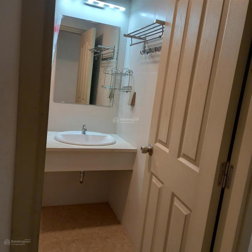 Bán căn hộ 2 pn wilton68m2, lầu cao, view hồ bơi, nội ô, landmark 81 tầng. sổ hồng chính chủ