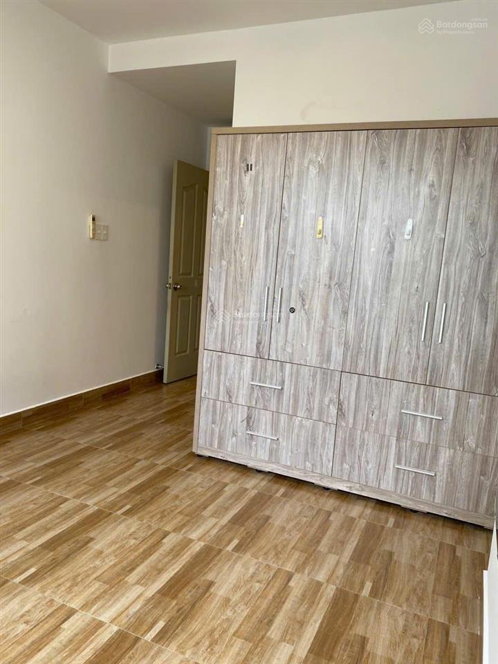 Bán căn hộ 2 pn wilton68m2, lầu cao, view hồ bơi, nội ô, landmark 81 tầng. sổ hồng chính chủ