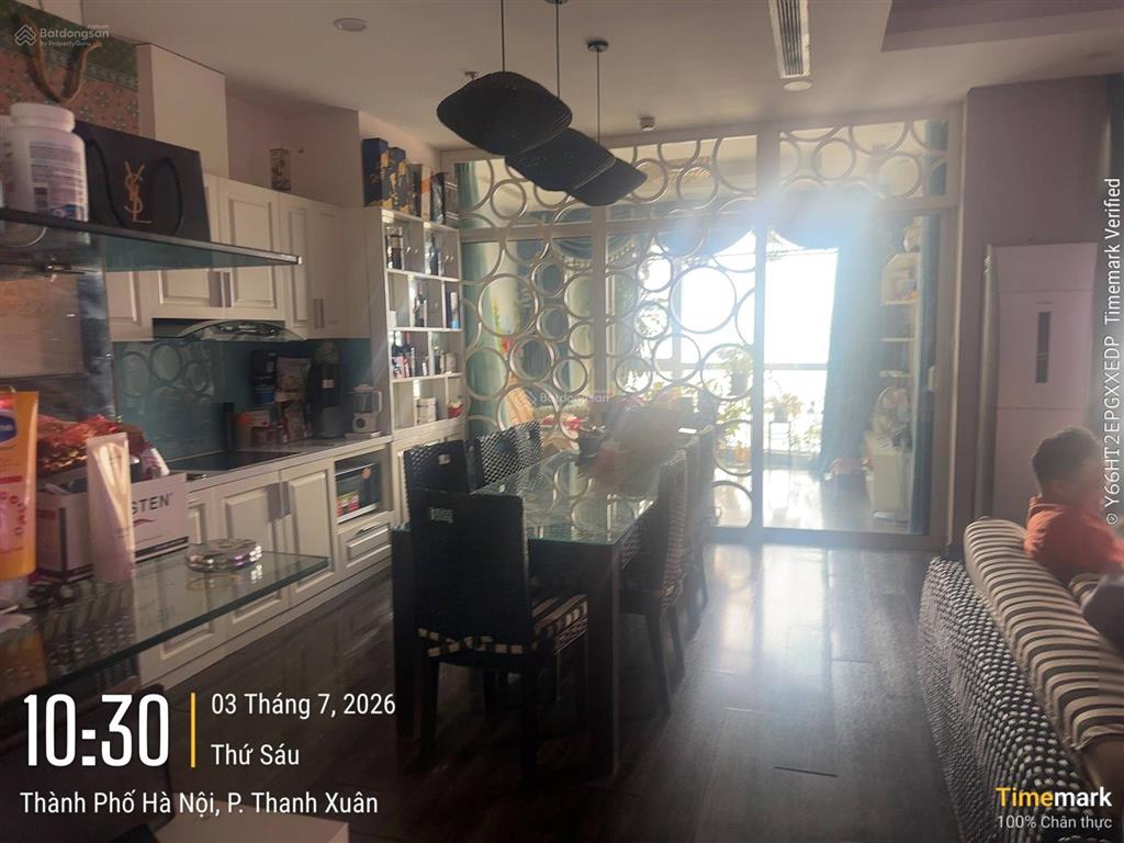 Bán căn góc 3pn 19 tỷ, 148.8m2 tại r1, royal city. nội thất xịn, thiết kế kiểu penhouse. bể cá, cây