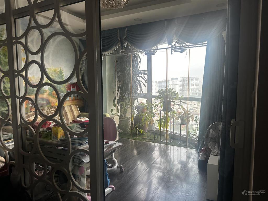 Bán căn góc 3pn 19 tỷ, 148.8m2 tại r1, royal city. nội thất xịn, thiết kế kiểu penhouse. bể cá, cây