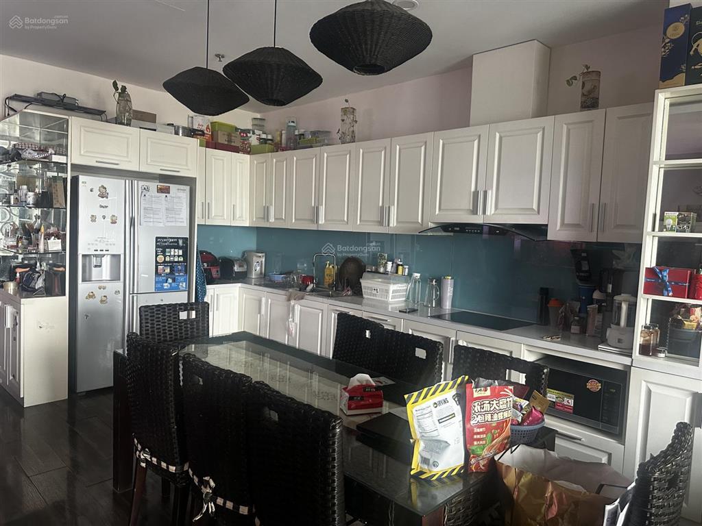 Bán căn góc 3pn 19 tỷ, 148.8m2 tại r1, royal city. nội thất xịn, thiết kế kiểu penhouse. bể cá, cây