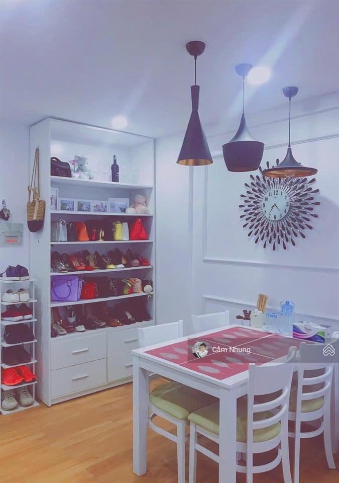 Bán ngay khu b4 tầng 1 block trung tâm chợ, giá 1 tỷ 180,  0908 002 *** gặp nhung