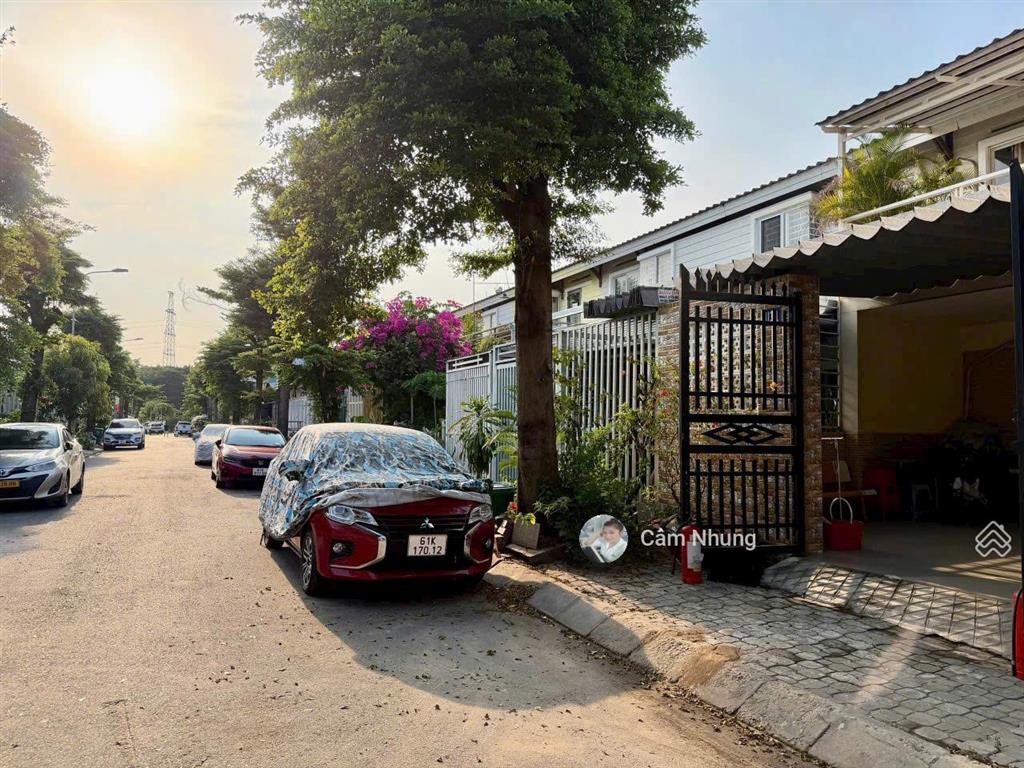 Bán gấp nhà phố liền kề ehome4  dt 75m2  giá 4ty550 shr,  0908 002 *** gặp nhung