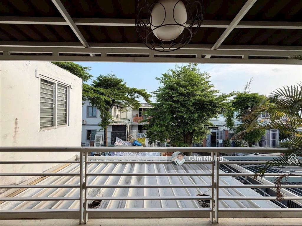Bán gấp nhà phố liền kề ehome4  dt 75m2  giá 4ty550 shr,  0908 002 *** gặp nhung