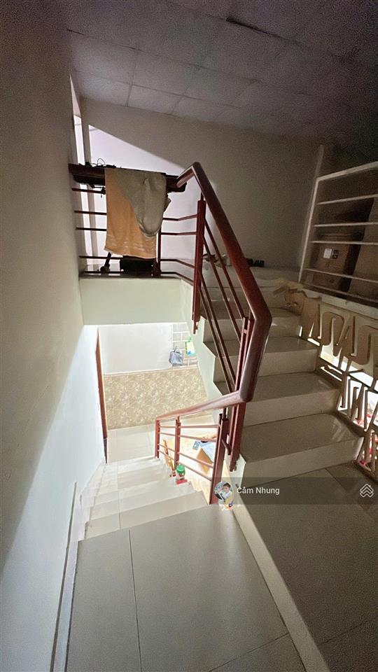 Cho thuê nhà nguyên căn 100m2 full nội thất  dt 100m2, giá 8tr5/1tháng,   0908 002 ***