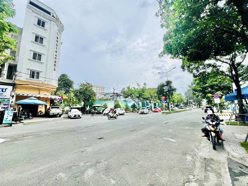 Hiếm bán..vị trí có 102 căn góc đối diện bệnh viện quốc tế nam sg..giá 28,6tỷ(thu nhập 120tr/th)
