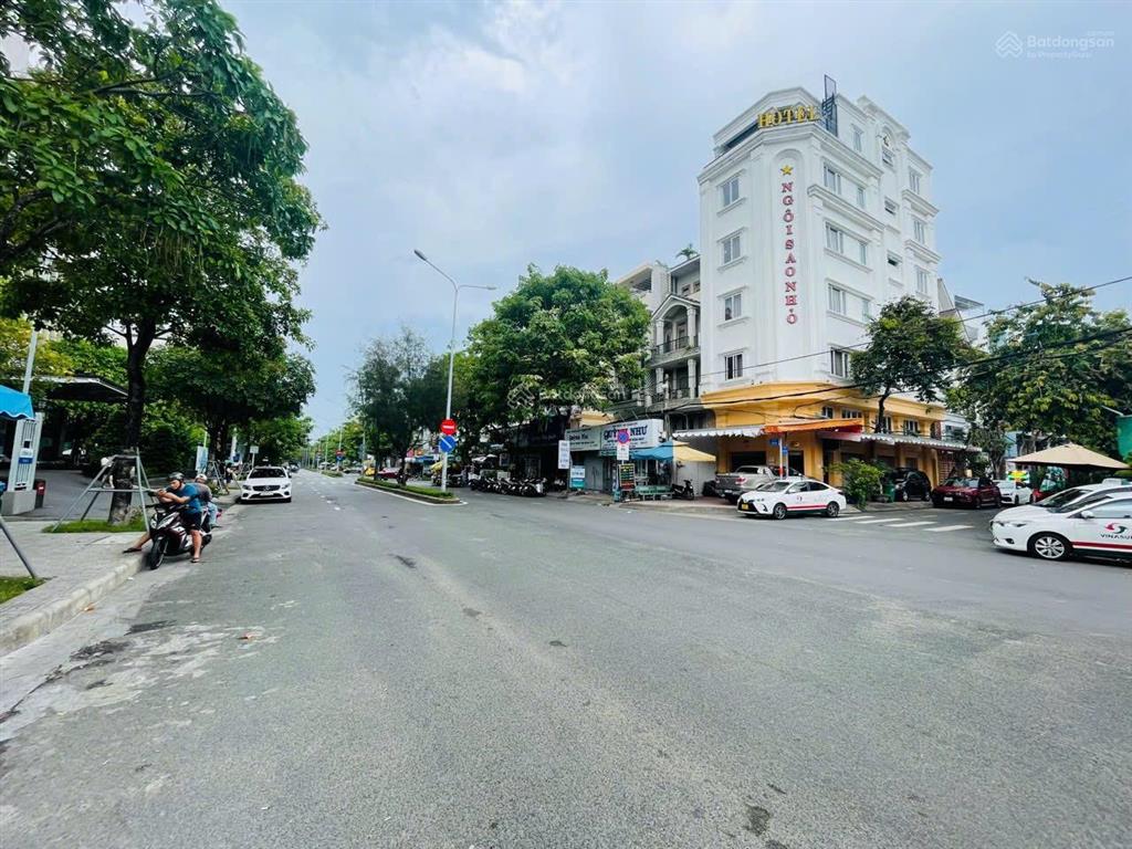 Hiếm bán..vị trí có 102 căn góc đối diện bệnh viện quốc tế nam sg..giá 28,6tỷ(thu nhập 120tr/th)