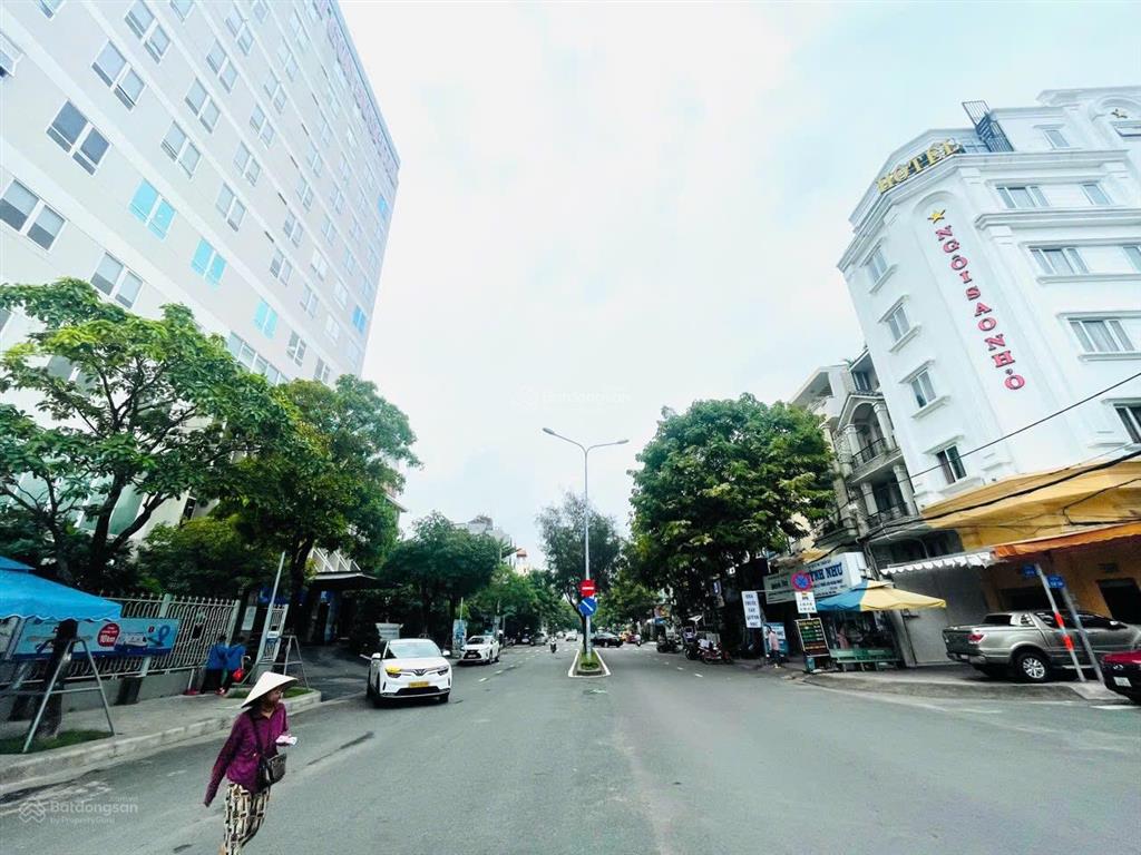 Hiếm bán..vị trí có 102 căn góc đối diện bệnh viện quốc tế nam sg..giá 28,6tỷ(thu nhập 120tr/th)