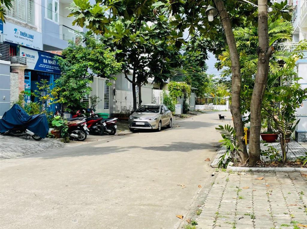 Bán đất hẻm xe hơi 6m 1041 trần xuân soạn,p tân hưng q7
dt 8x28m,nở hậu nhẹ,8,1m..giá 23,5ty