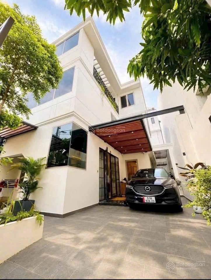 Biệt thự ngang 9m. giá chỉ 16 tỷ. đường 12m q7