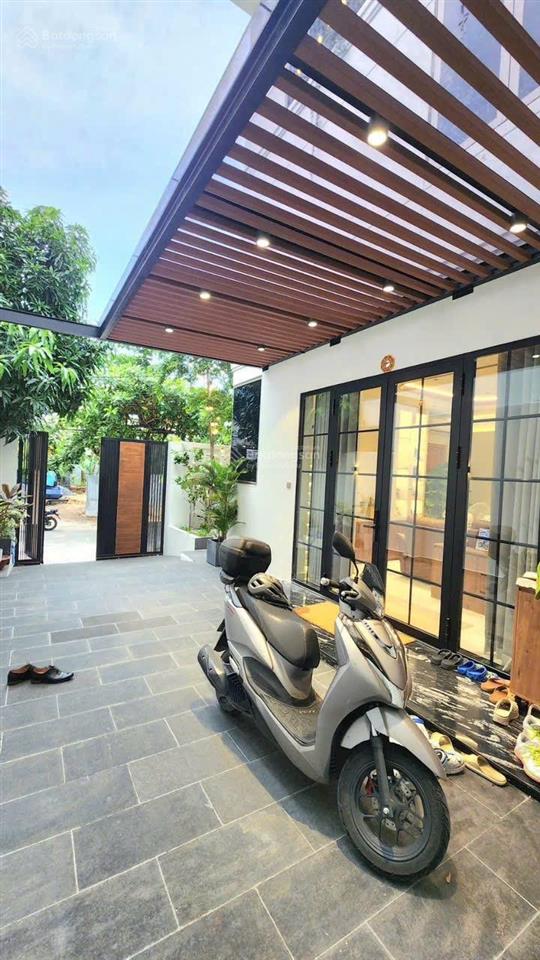 Biệt thự ngang 9m. giá chỉ 16 tỷ. đường 12m q7