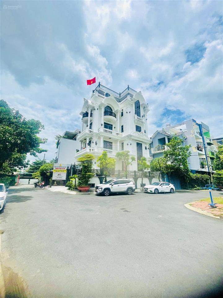 Giảm 10 tỷ..biệt thự đẹp góc 2mt ngay lotte mart quận 7