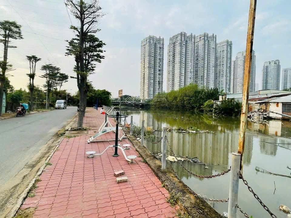 Giảm 10 tỷ..biệt thự đẹp góc 2mt ngay lotte mart quận 7