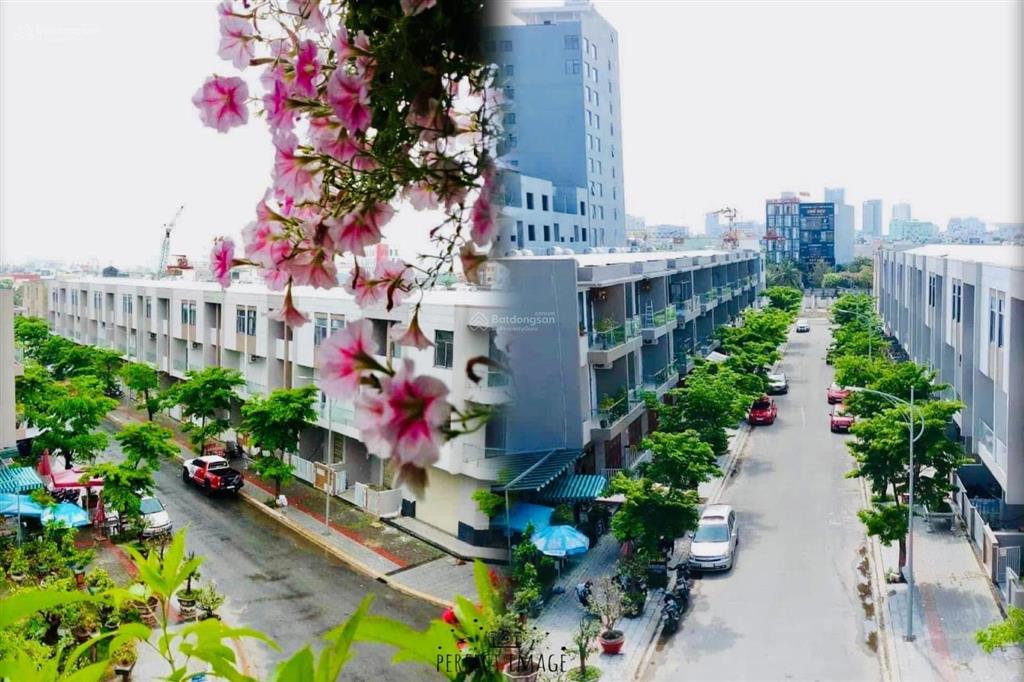 Em chính chủ cần chuyển nhượng cặp nhà 6 tầng mặt biển  đối diện là khu thương mại tự do 1.428ha.
