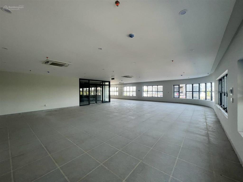 Chuyển nhượng tòa nhà văn phòng rất đẹp tại mặt tiền đường 2/9 trung tâm hải châu, sát cầu rồng.