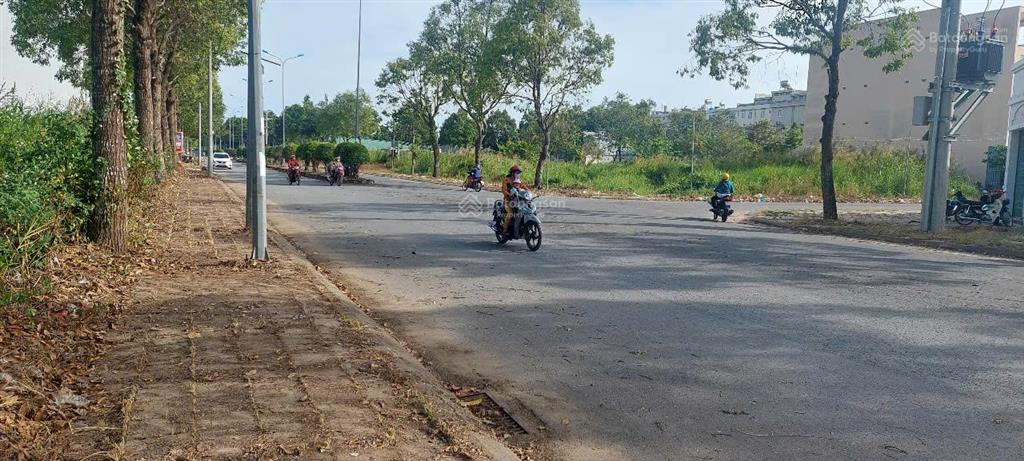 Nền đối diện kiot chợ khu công nghiệp bình minh (ngay cầu cần thơ) giá 1,8 tỷ