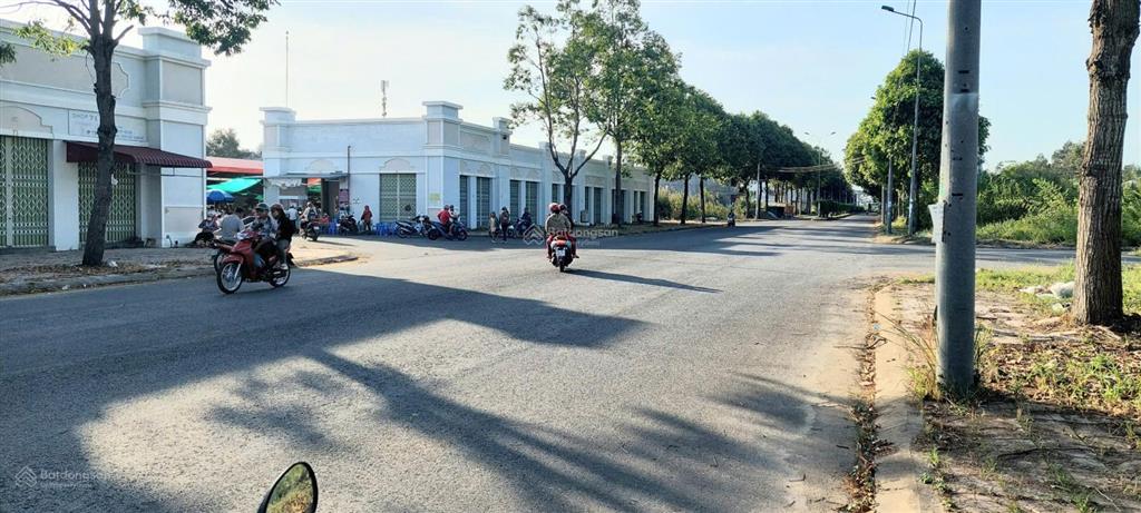 Nền đối diện kiot chợ khu công nghiệp bình minh (ngay cầu cần thơ) giá 1,8 tỷ