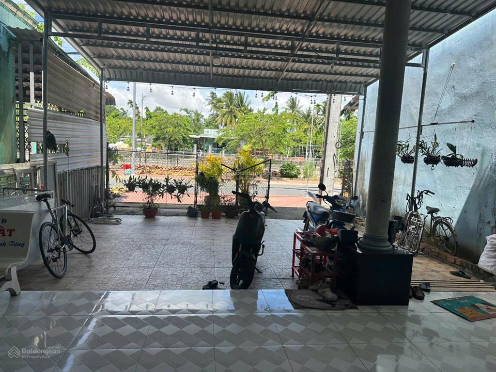 Đất mặt tiền bờ kè ngay trung tâm thị xã bình minh 614 m2 giá 6,2 tỷ