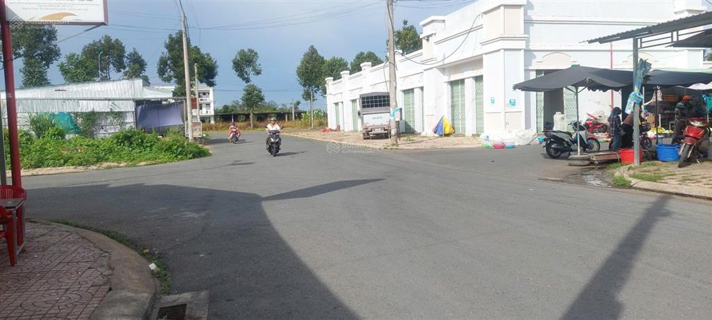 Nền góc 179 m2 đối diện chợ khu công nghiệp bình minh (ngay cầu cần thơ) giá 3 tỷ 900