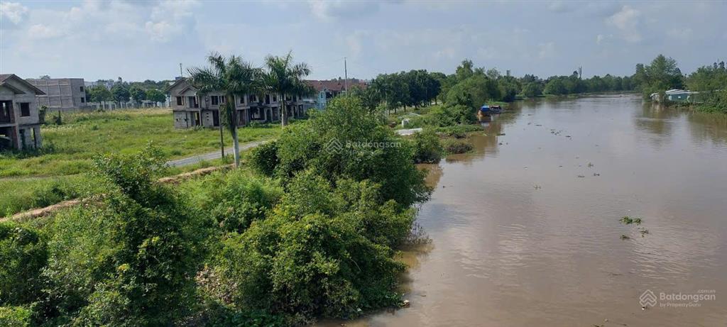 Nền ven sông và lộ nhựa khu công nghiệp bình minh (ngay cầu cần thơ) giá 1 tỷ 350