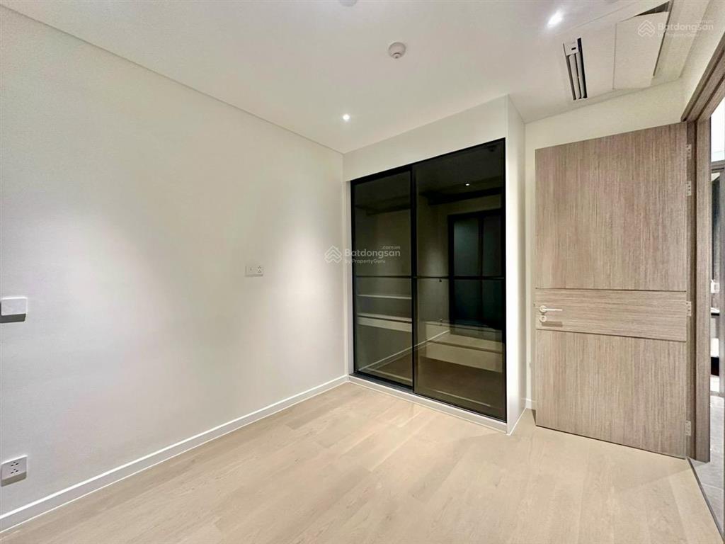 Bán căn 3pn  rẻ nhất  130m2  the opera metropole  ban công  logia to đùng