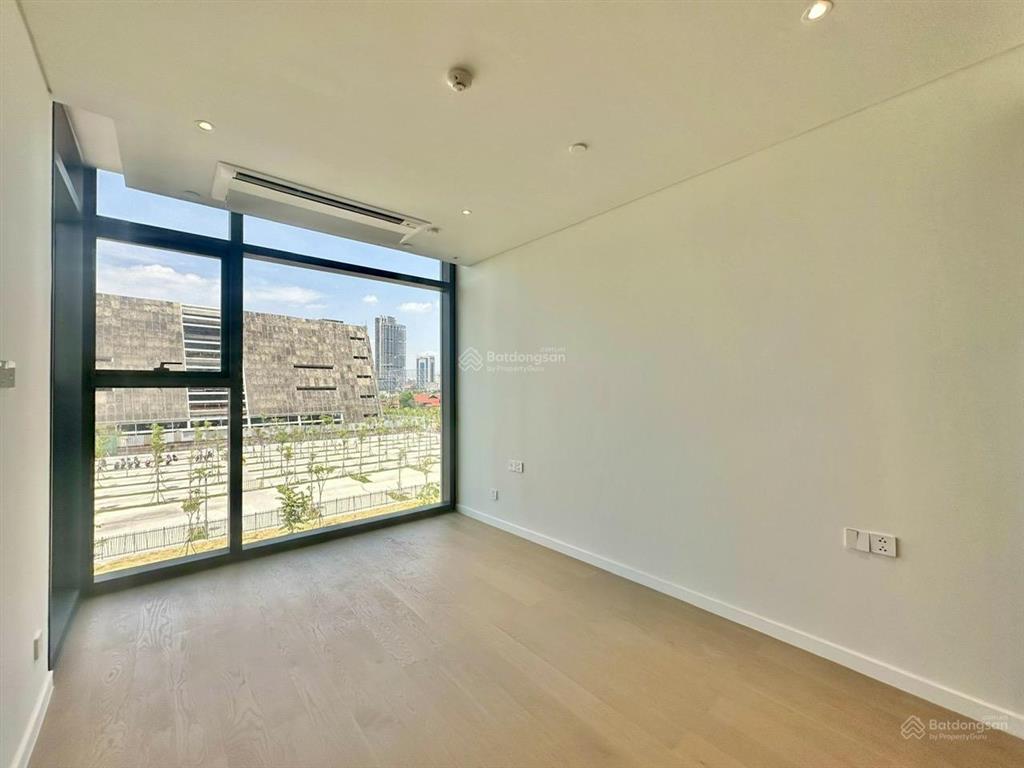 Bán căn 3pn  rẻ nhất  130m2  the opera metropole  ban công  logia to đùng