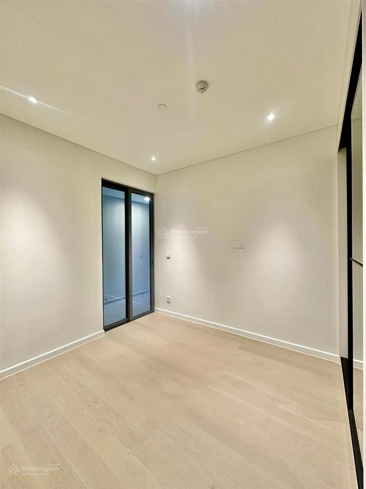 Bán căn 3pn  rẻ nhất  130m2  the opera metropole  ban công  logia to đùng