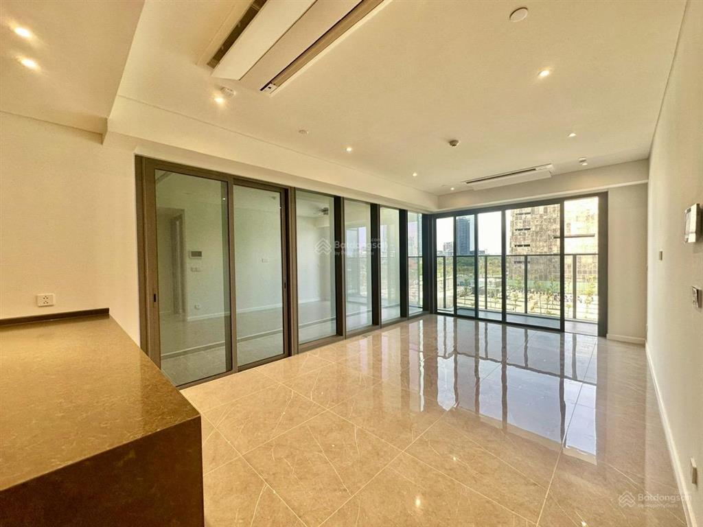 Bán căn 3pn  rẻ nhất  130m2  the opera metropole  ban công  logia to đùng