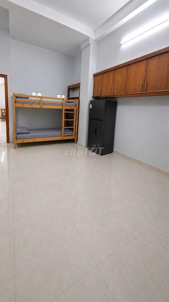 Cho thuê phòng 3-4 người, rộng 30m2, đủ nội thất 