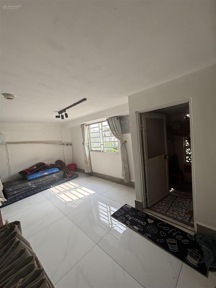 Cần bán căn hộ view đường chính 25m gần thang máy