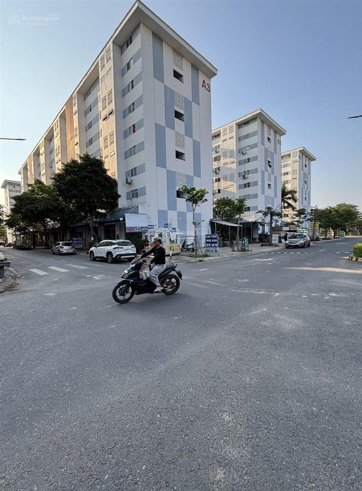 Cần bán căn hộ view đường chính 25m gần thang máy