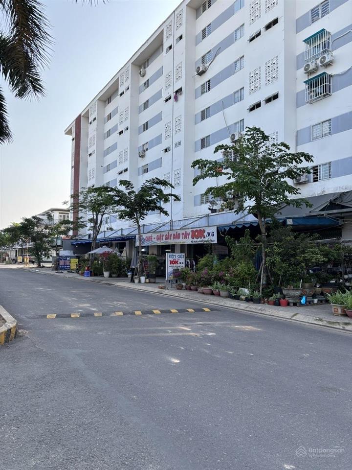 Cần bán căn hộ view đường chính 25m gần thang máy