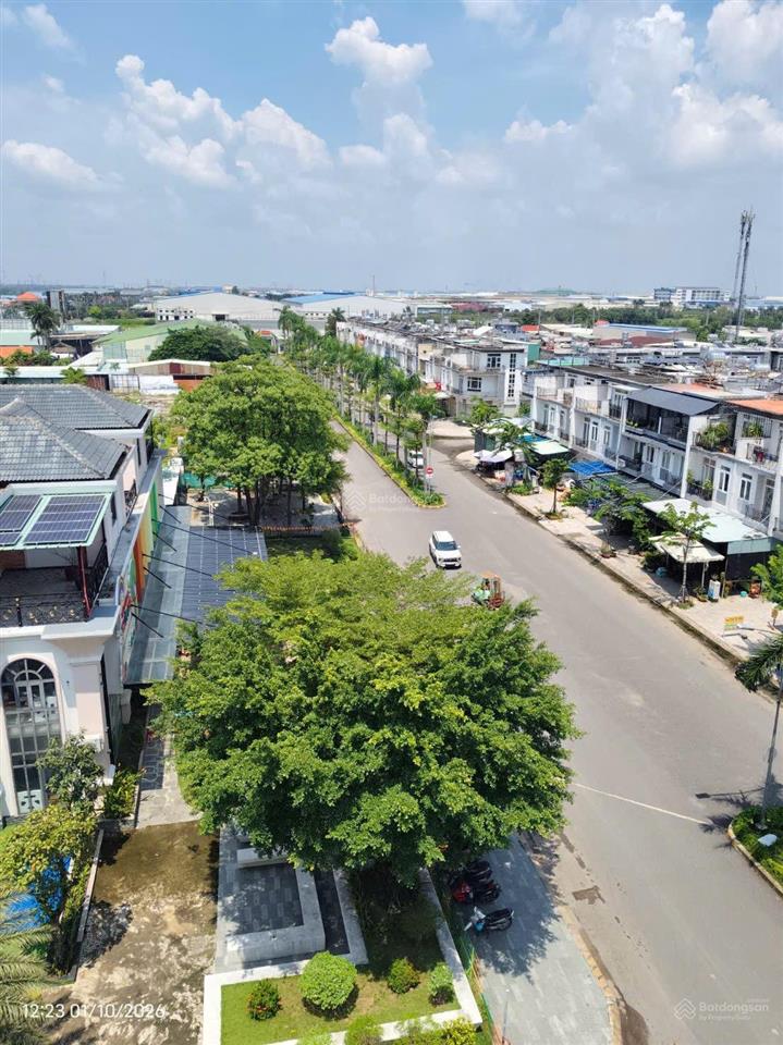 Bán căn hộ lầu 3 gần thang máy thuận tiện đi lại