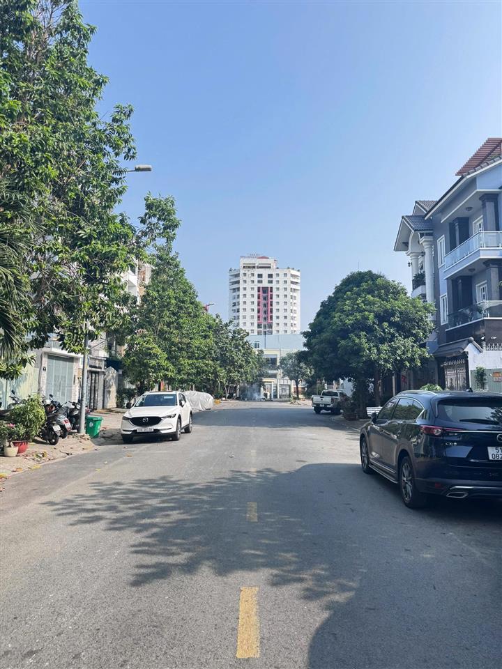Chính chủ bán nhà đẹp  hiện đại mặt tiền bùi tá hán quận 2 dt 4x20, hầm 3t st giá 19 tỷ tl