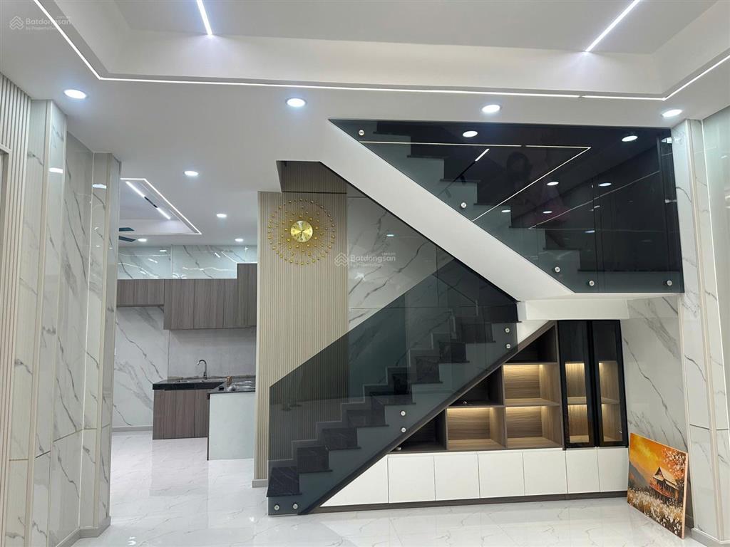 Bán nhà lầu mới xây ngay trung tâm xã củ chi