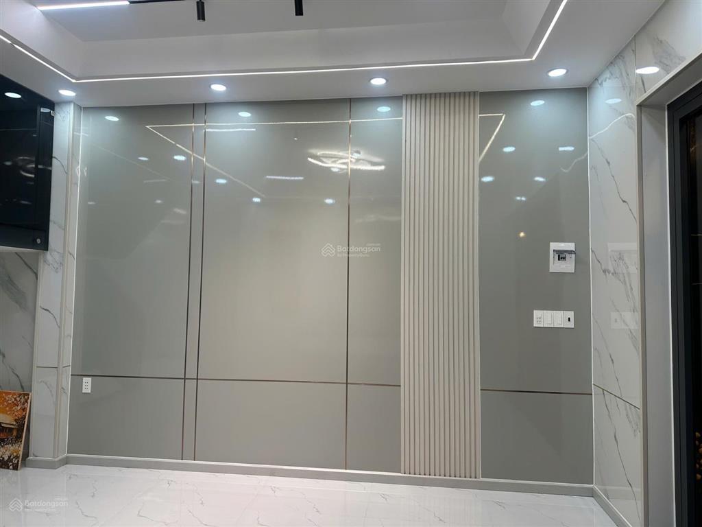 Bán nhà lầu mới xây ngay trung tâm xã củ chi