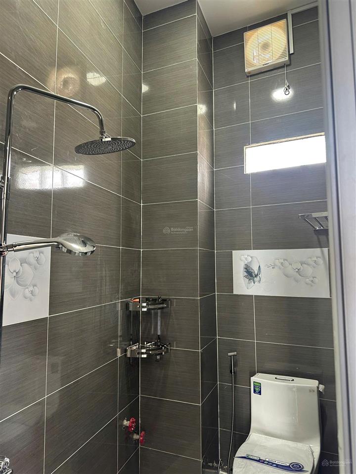 Bán nhà lầu mới xây ngay trung tâm xã củ chi