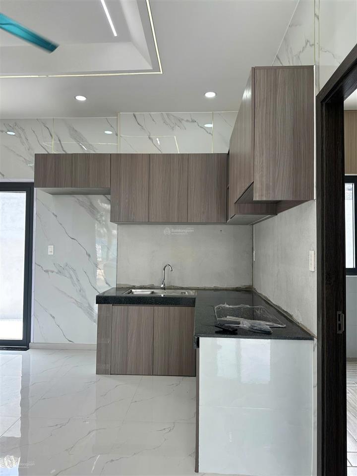 Bán nhà lầu mới xây ngay trung tâm xã củ chi