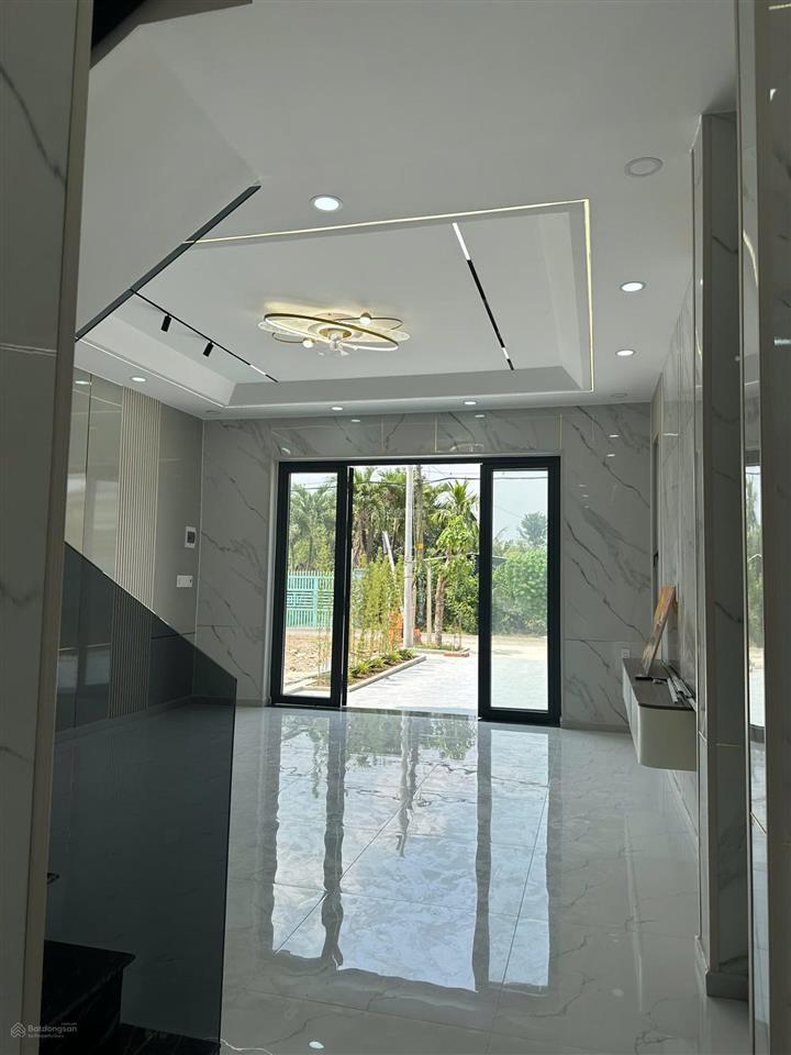 Bán nhà lầu mới xây ngay trung tâm xã củ chi