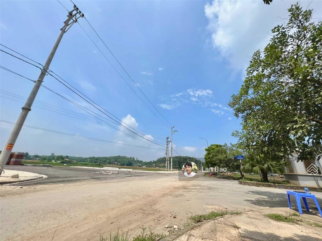 Gia đình cần bán nhanh lô lk 85m2 giá 1 tỷ 5, có sổ đỏ, cạnh chợ trung tâm tt hưng hoá, phú thọ