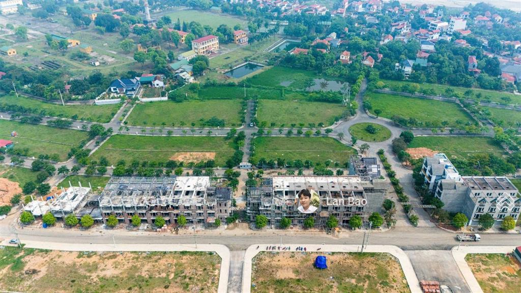 Gia đình cần bán nhanh lô lk 85m2 giá 1 tỷ 5, có sổ đỏ, cạnh chợ trung tâm tt hưng hoá, phú thọ