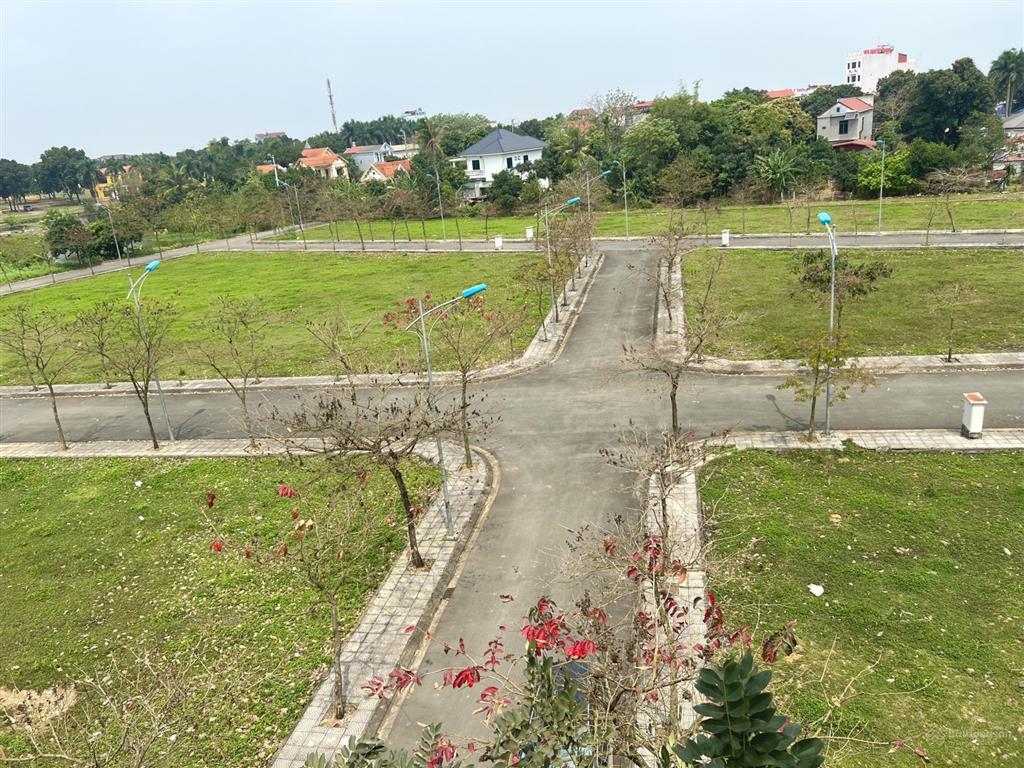 Gia đình cần bán nhanh lô lk 85m2 giá 1 tỷ 5, có sổ đỏ, cạnh chợ trung tâm tt hưng hoá, phú thọ