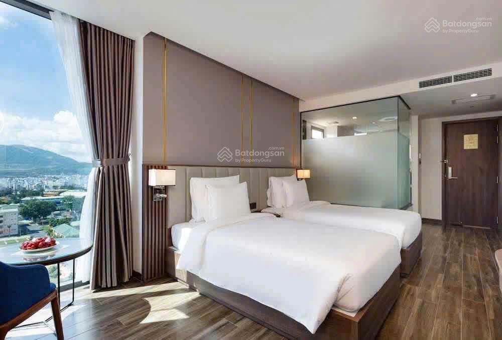 Bán khách sạn amber hotel đường biệt thự, tân lập nha trang, 18 tầng 44 phòng, dòng tiền 750tr/th
