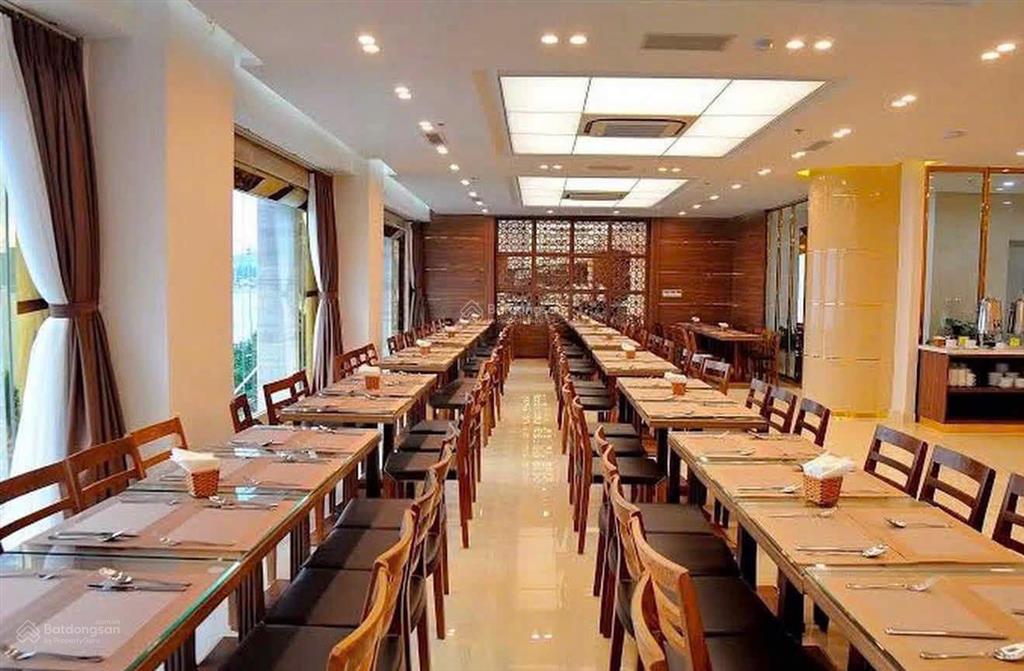 Bán khách sạn 103 phòng mặt biển phạm văn đồng vĩnh hòa, nha trang, 1 hầm 19 tầng hơn 300m2
