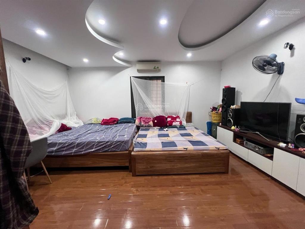 Chính chủ cho thuê nhà nguyên căn 61 hoàng cầu. phân lô. ô tô 60m x 4 tầng giá 25 triệu