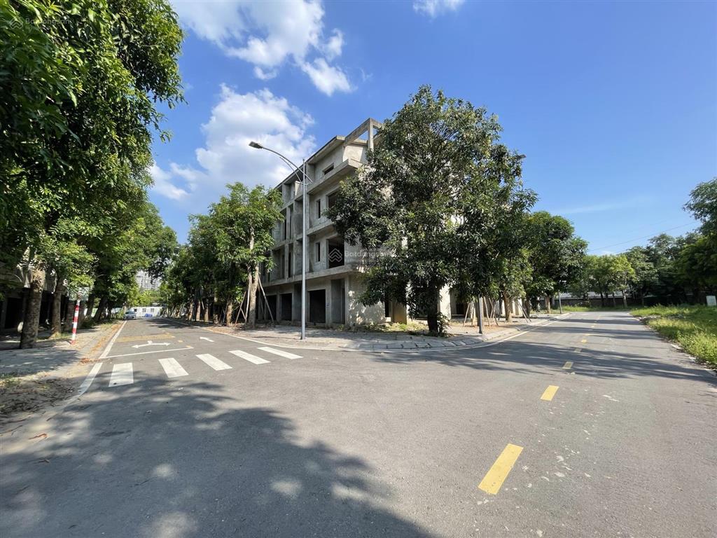 Hàng cực hiếm! chủ nhà bán gấp lô shophouse dự án vạn tuế  đối diện chung cư ecopark